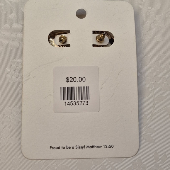 ✨️ Host Pick ✨️ Black and White Leaf Houndstooth Earrings - Picture 3 of 3